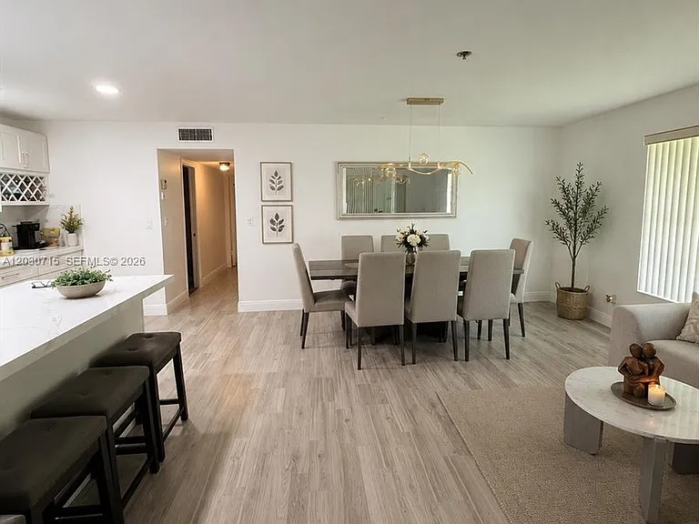 200 High Point Ct E #D — Photo 16