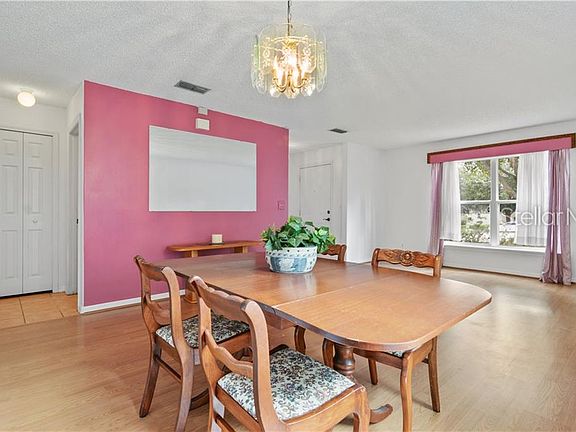 4th image of 1050 Singleton Cir
