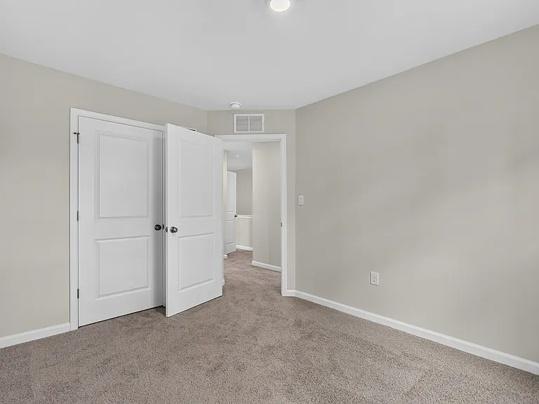 149 Essex Dr — Photo 30