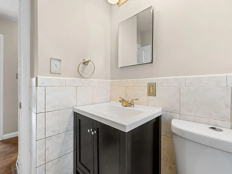 2438 Brookdale Ave — Photo 14