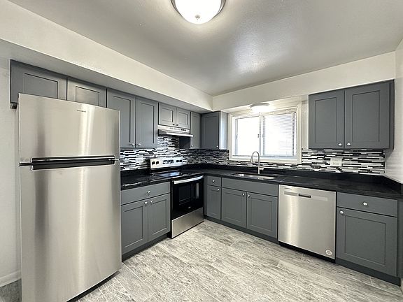2nd image of 1418 Carol St #B3
