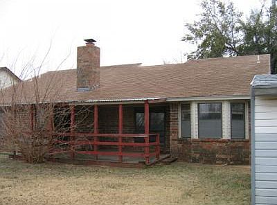 2nd image of 17 SW Springfield Dr