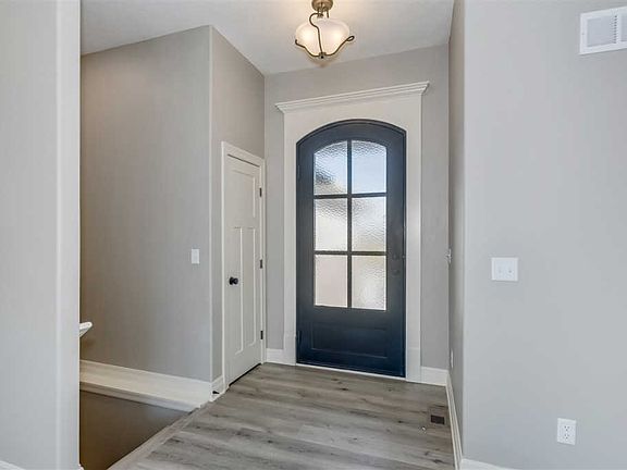 2nd image of 3525 Bluestem