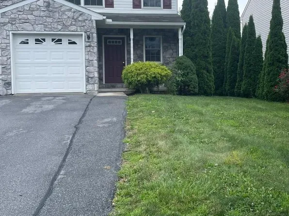 124 E Broad St, New Holland, PA 17557