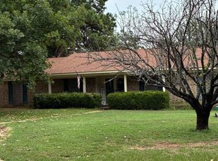 10 Holiday Ln, Texarkana, TX 75503