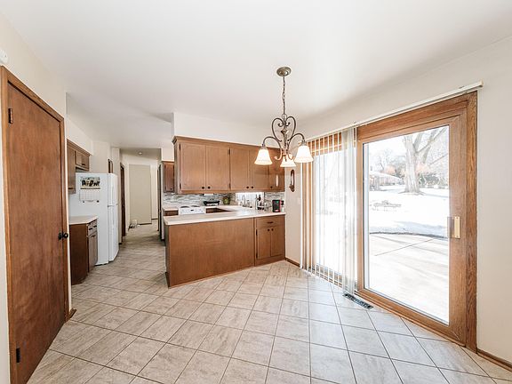 3rd image of 3421 S 119th St
