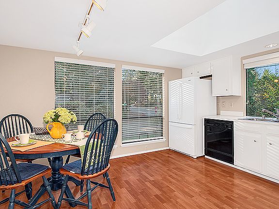 2nd image of 17202 NE 34th St