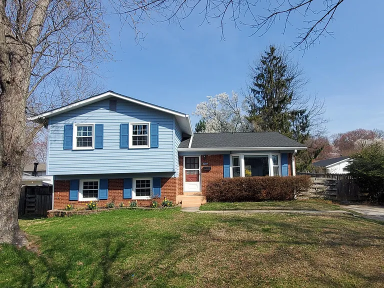 702 W Edmonston Dr — Photo 4