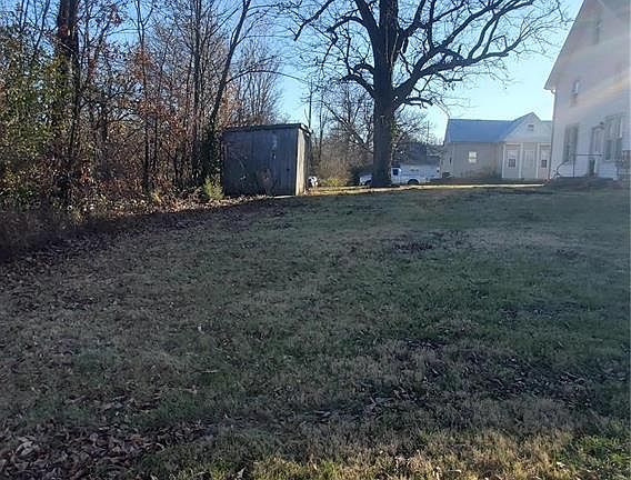 4th image of 313 Veterans Memorial Pkwy
