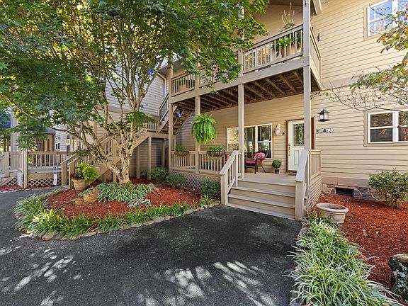 2nd image of 120 White Oak Point #5