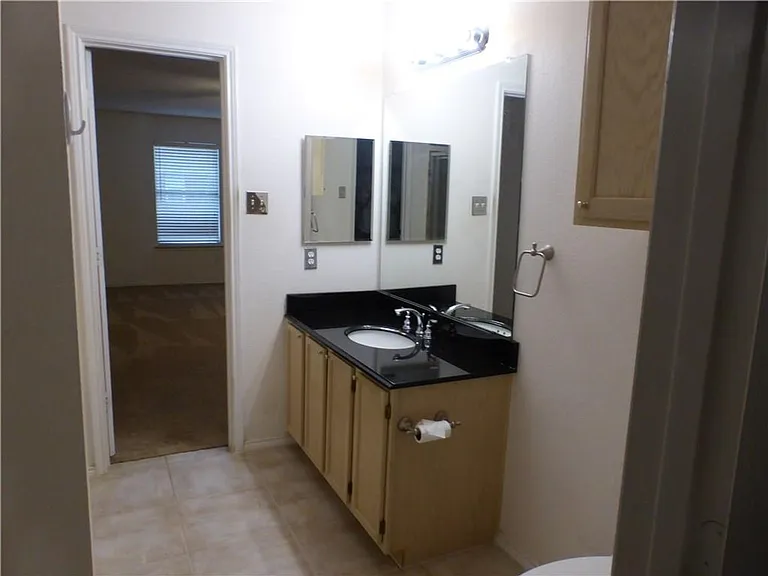 1572 Crown View Dr — Photo 13