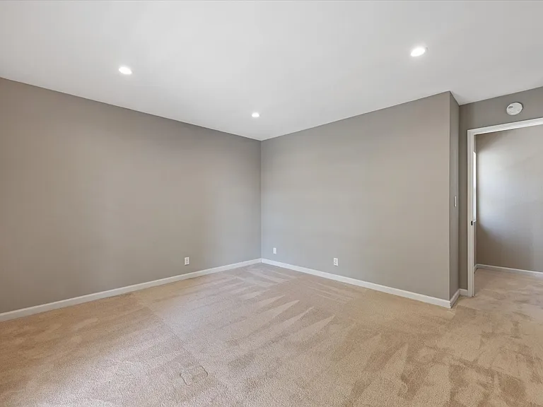 9 Heritage Ct — Photo 34