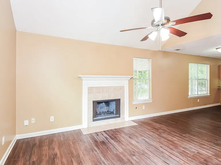 1531 Wembley Dr — Photo 6