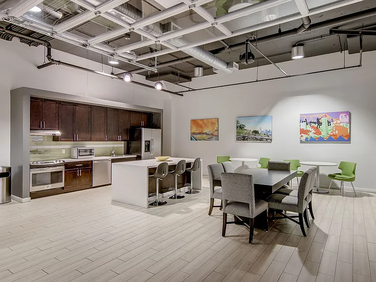 520 Park Avenue — Photo 16