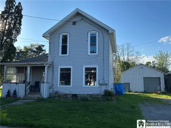 36 Pearl St, Forestville, NY 14062