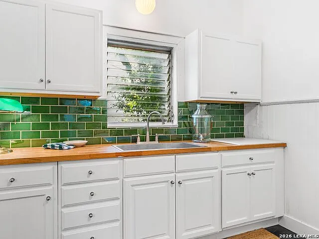 2213 N Flores St — Photo 15