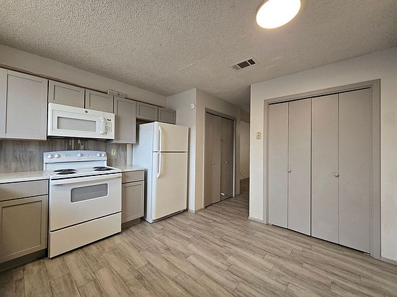 4th image of 2106 Wheeler Ave APT D