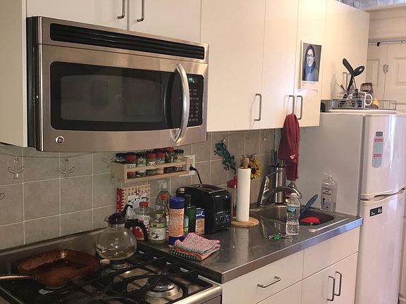 2nd image of 521 E 12th St APT 10