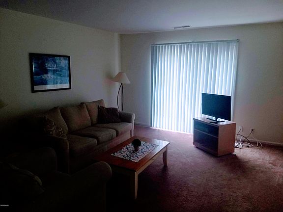 3rd image of 3608 Lakeshore Dr APT B10