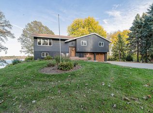 2400 Auburn Dr, Victoria, MN 55386