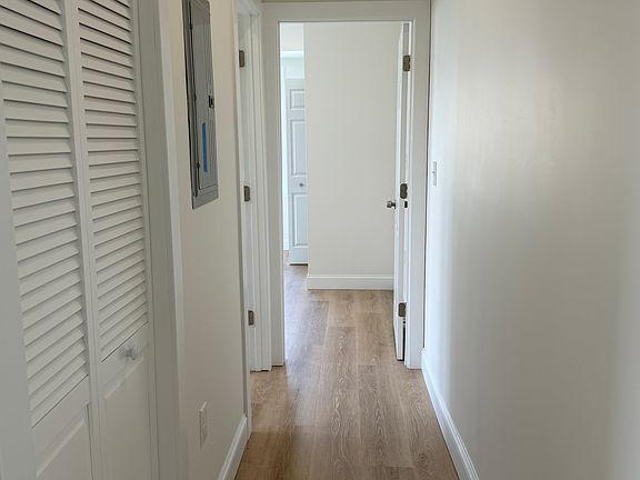 4th image of 136 Winter St #8