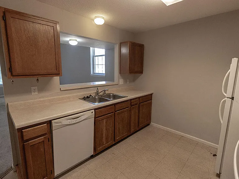 5569 E Pinehurst Ln — Photo 6
