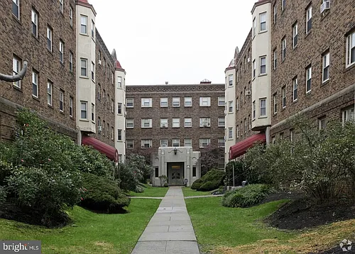 215-218 W Walnut Ln Photo 1