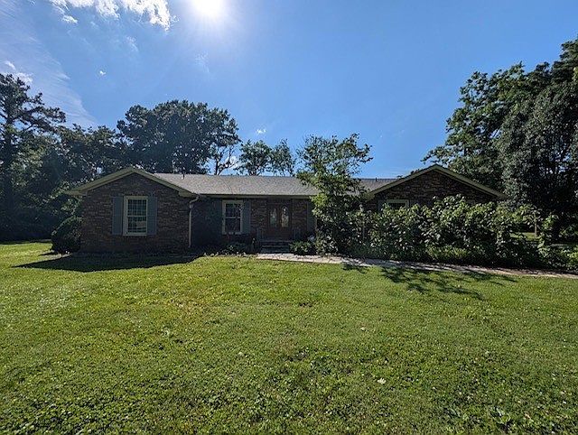 1st image of 215 Williamsburg Cir