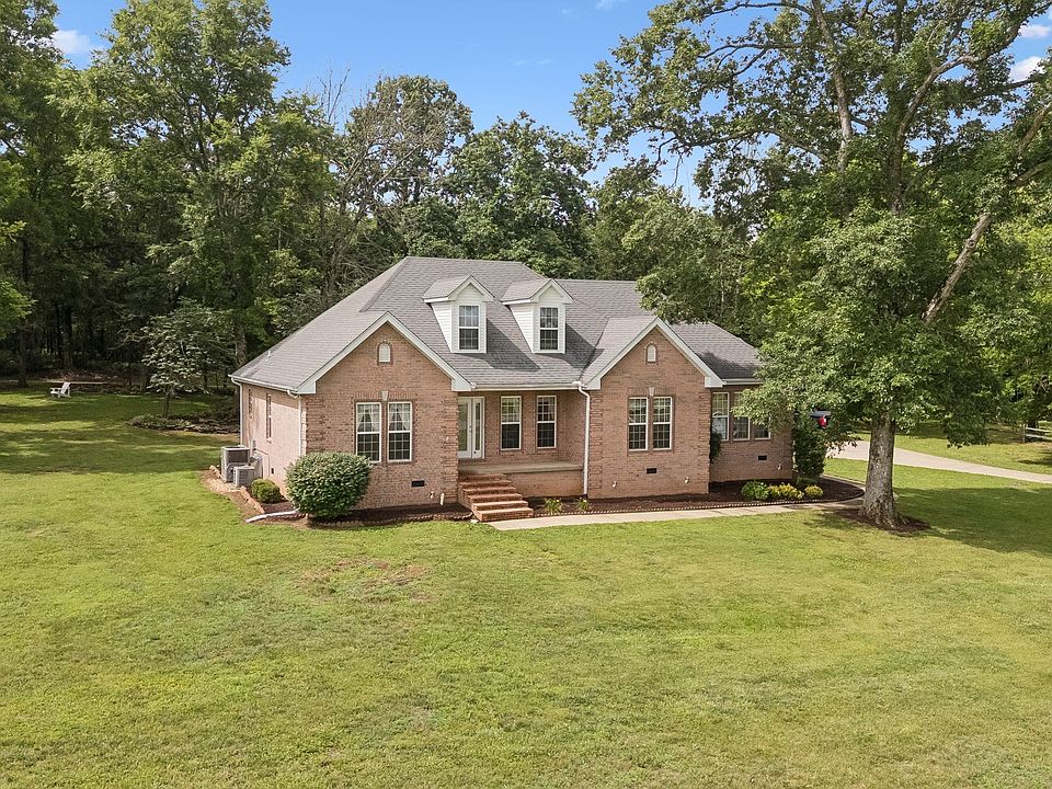 1st image of 698 Goshen Rd
