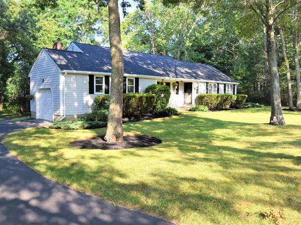 8 Jaye St, Plymouth, MA 02360