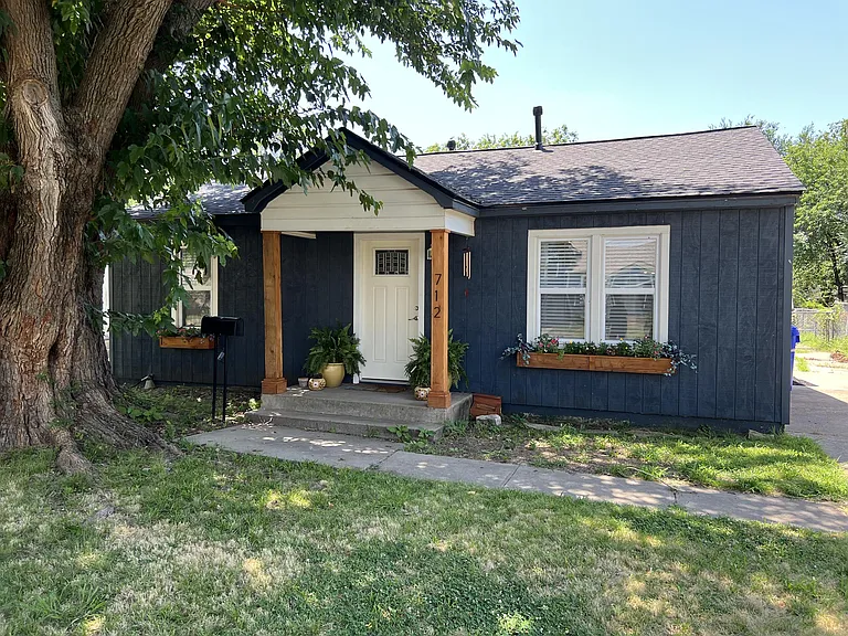 712 Dakota St — Photo 24