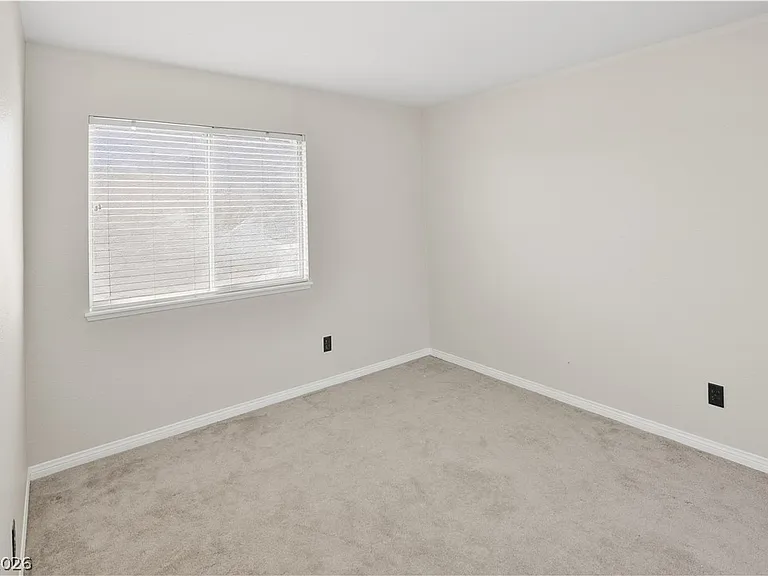 747 Canyon Crest Dr — Photo 36