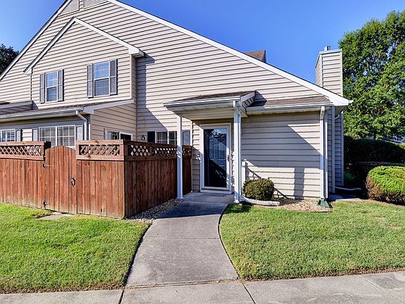 3rd image of 301 Hamlet Ct