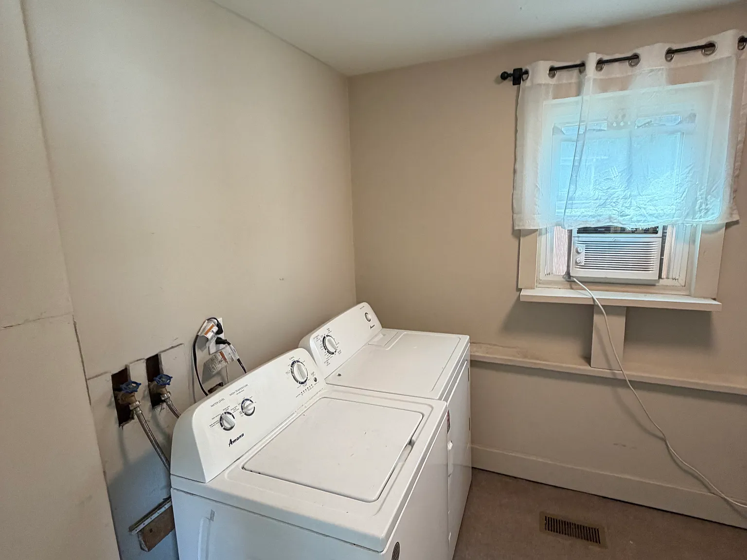 2 bed, 1300 sqft, $1,750 — Photo 2
