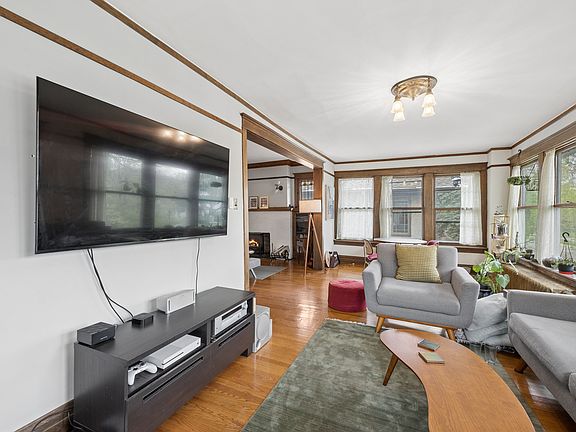 5th image of 222 N Lombard Ave