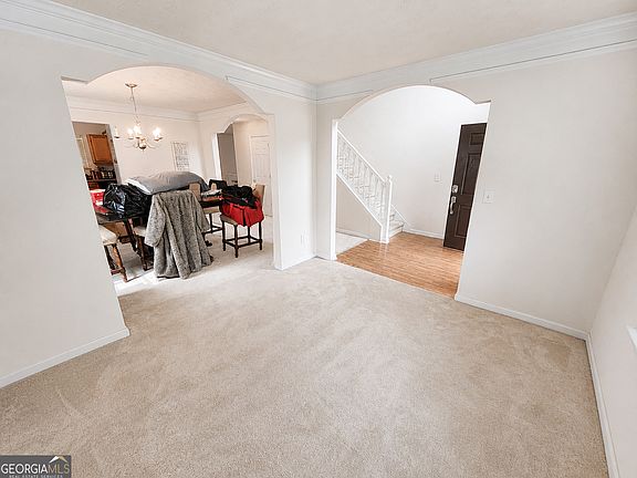 3rd image of 220 Laura Cir