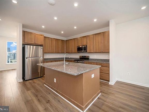 3rd image of 325 Crab Apple Dr APT 101