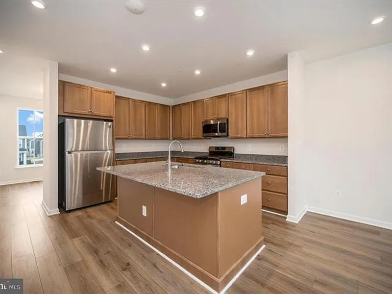 325 Crab Apple Dr #101 — Photo 3