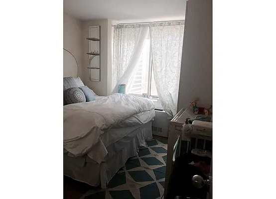 Rented by Warburg | media 9