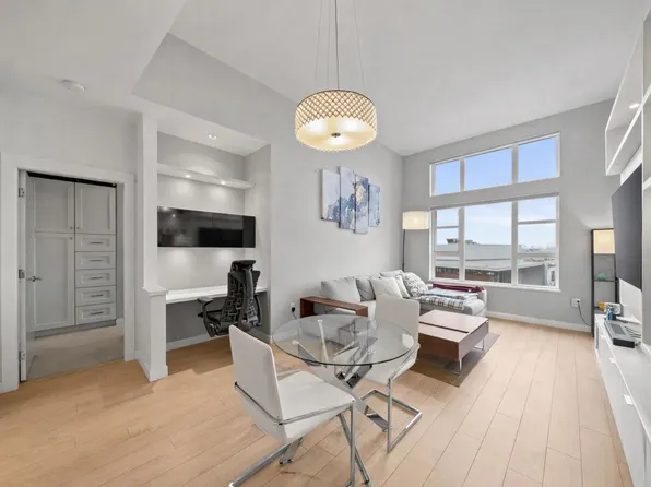 550 Seaborne Pl #416, Pt Coquitlam, BC V3B 0L3