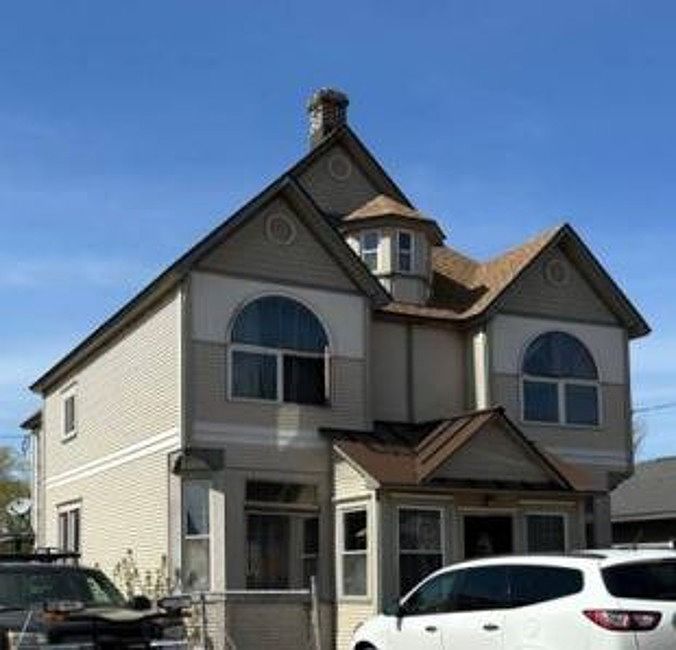2nd image of 214 W Ridge St