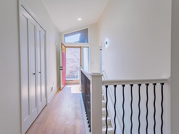 3rd image of 59055 Golden Oak Ct