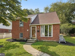 915 Lomond Ln, Philadelphia, PA 19128