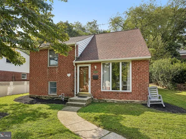 915 Lomond Ln, Philadelphia, PA 19128