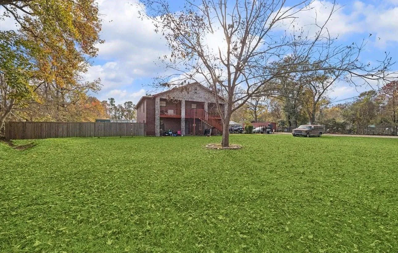 3 bed, 1.5 bath, 1600 sqft, $1,450 — Photo 2