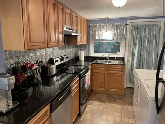 3rd image of 85 Run Pond Rd #1