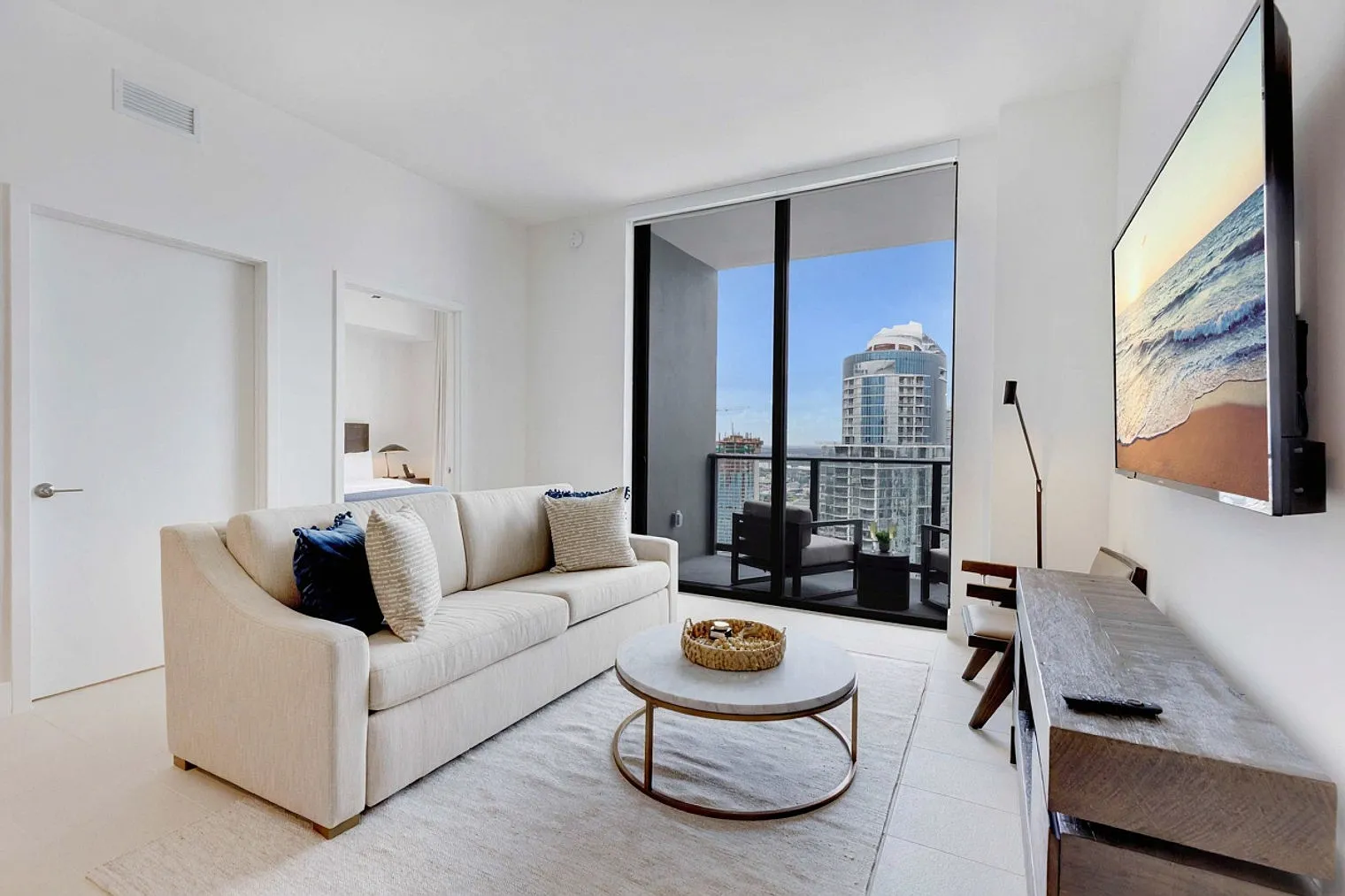 1 bed, 1.0 bath, 645 sqft, $3,733 — Photo 1
