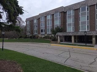 400 Thames Pkwy, Park Ridge, IL 60068