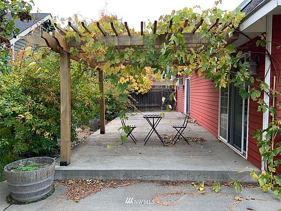 4th image of 1128 Hobson St