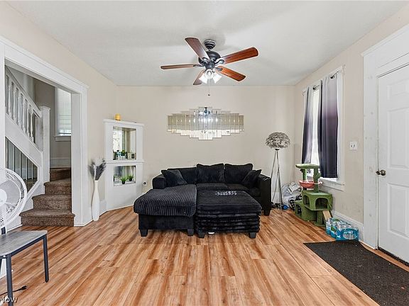 2nd image of 2032 W 104th St